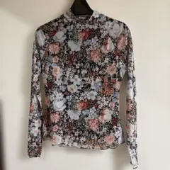 とても着心地のいいレディースタートルネックです。肌触りが良く、きれいなデザイン