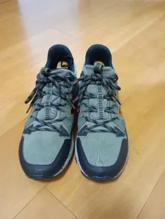 New Balance トレイルランニングシューズ ブラック/オレンジ/カーキ