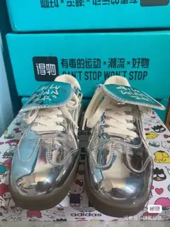 レディースシルバースニーカー