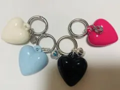 ハートキー型チャーム付きホルダー ホワイト