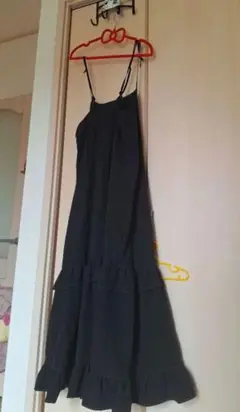 ブラック キャミワンピース フレアヘム