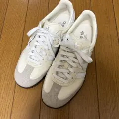 ブラック スニーカー