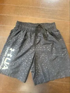 アンダーアーマー　メンズ　薄手ハーフパンツMサイズ