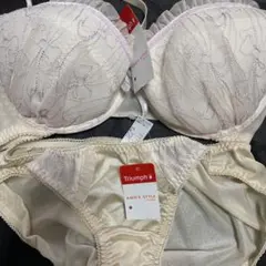 Triumph Amos's Style D75 ブラジャーショーツセット