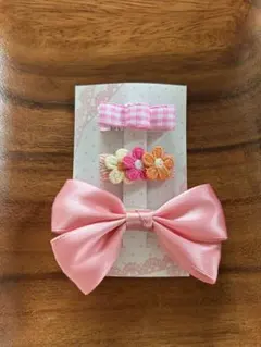 ヘアクリップ✩.*˚ピンクリボンと花のヘアクリップ3個セット キッズ ピンク