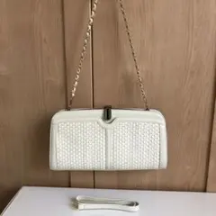 ホワイト 編み込みデザイン ショルダーバッグ