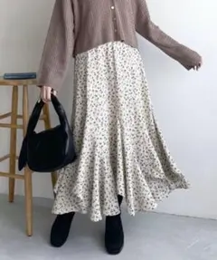 新品 mysty woman エスカルゴマーメイドスカート 花柄 アイボリーのサムネイル