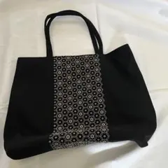 黒の刺繍トートバッグ