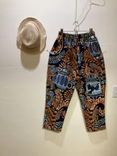 ゆったりテーパードパンツ ポケットなし 箔入り アフリカン×迷彩 