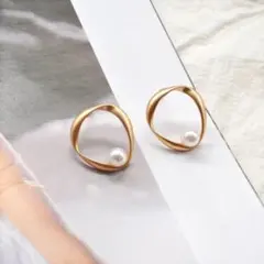 ゴールドツイストデザインパールピアス