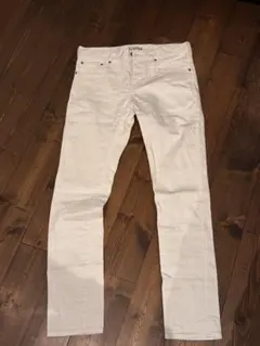 ホワイト スリムフィットパンツ