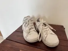 adidas アディダス　ホワイト　キッズ　シューズ