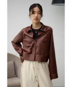 フェイクレザーシャツ