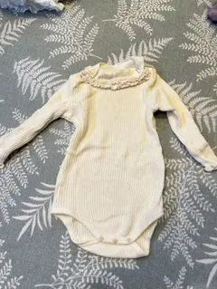 80 クリーム色リブ編み長袖ボディスーツ