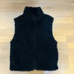 GU 黒　ブラック　ふわふわ　もこもこ　ノースリーブ　ベスト　春秋　タートル