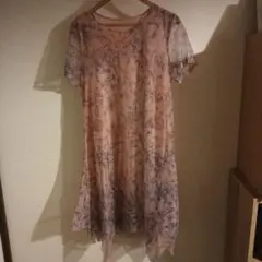 淡いピンク 花柄 半袖ひざ丈ワンピース