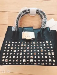 に*ち様 VALENTINOスタッズ付き黒ラバーハンドバッグ に*ち様 VALENTINOスタッズ付き黒ラバーハンドバッグ - メルカリ