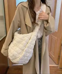 Chaco closet オーバーサイズ キルティングショルダーバッグ　白のサムネイル