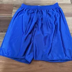 青いポリエステルハーフパンツ