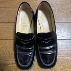 PRADA ブラックレザー ローファー
