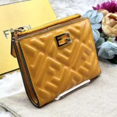 ✨希少✨FENDI 二つ折り　財布　バゲット　エンボス　FF柄　レザー　オレンジ