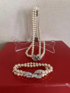 AVONパール リボンモチーフ ネックレスとブレスレットセット