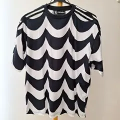 アディダス　マリメッコ