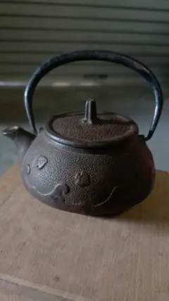 鉄瓶　波千鳥　小振り鉄器、骨董、茶器 メルカリ
