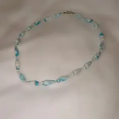 値下げ中昭和レトロ　青と白のマーブル模様ネックレス