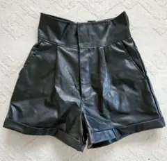 【GRL】黒の合成皮革ハイウエストショートパンツ