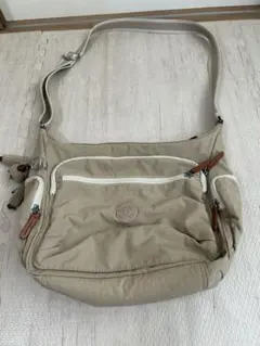 キプリング　ベージュショルダーバッグ