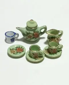 ミニチュアのティーセット　花柄　陶器　緑　青