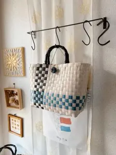 プラカゴバック　ボタン付き　 バンブー風持ち手　かごバッグ ハンドメイド