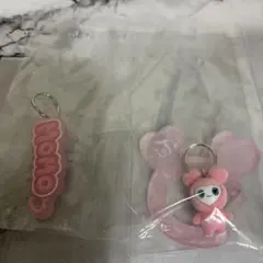 TWICE LOVELYS アクリルカラビナ フロッキーマスコット モモ