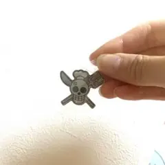 ワンピース ピンバッジ サンジ　バンダイ　ガチャ