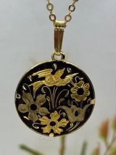 伝統工芸品であるダマスキナード（象嵌細工）のペンダントトップ