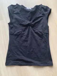 未使用に近い　INED 黒カットソー