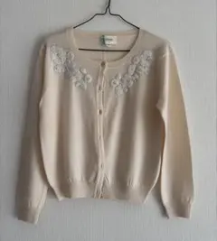 アイボリーのカーディガン