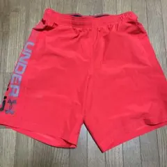 UNDER ARMOUR レッドショートパンツ