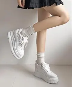 Shoes in Closet 厚底インヒール入りビジューパーツスニーカーのサムネイル