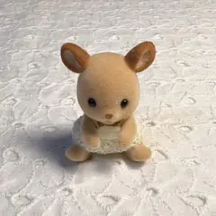 シルバニアファミリー 赤ちゃん シカ 黄色 おすわり