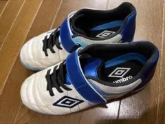 お値下げ　UMBRO サッカートレーニングシューズ 21.5cmのサムネイル