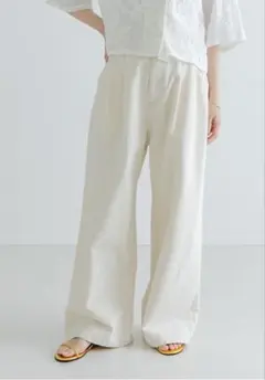 値下げ　URBAN RESEARCH ツータックワイドデニムパンツ　Ivory