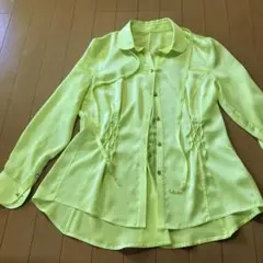 ネオンイエロー 長袖シャツ ビーズ装飾のサムネイル