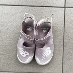 New Balance ピンク サンダル