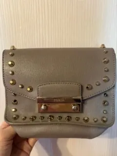 メトロポリス スタッズ　チェーン　ショルダーバッグ グレージュ　グレー　ベージュ