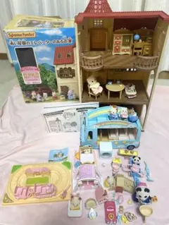 シルバニアまとめ売り　エレベーターのあるお家、にじいろようちえんバス、人形他