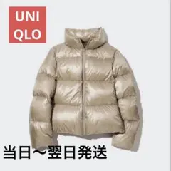 【美品】ユニクロ ウルトラライトダウンジャケット シャイニー Mサイズ　ゴールド