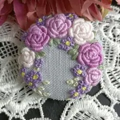 B480 バラと小花の刺繍ブローチ ハンドメイド