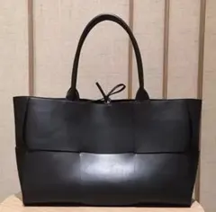 ラグジュアリー レザートート 編み込み 大人女子 ブラックM